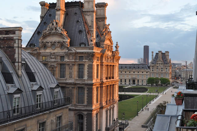 overlooking the louvre 地址:rue des pyramides 巴黎 法兰西岛(le